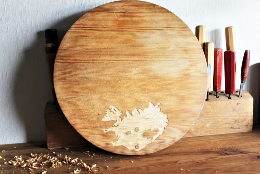 Wood tray with Iceland