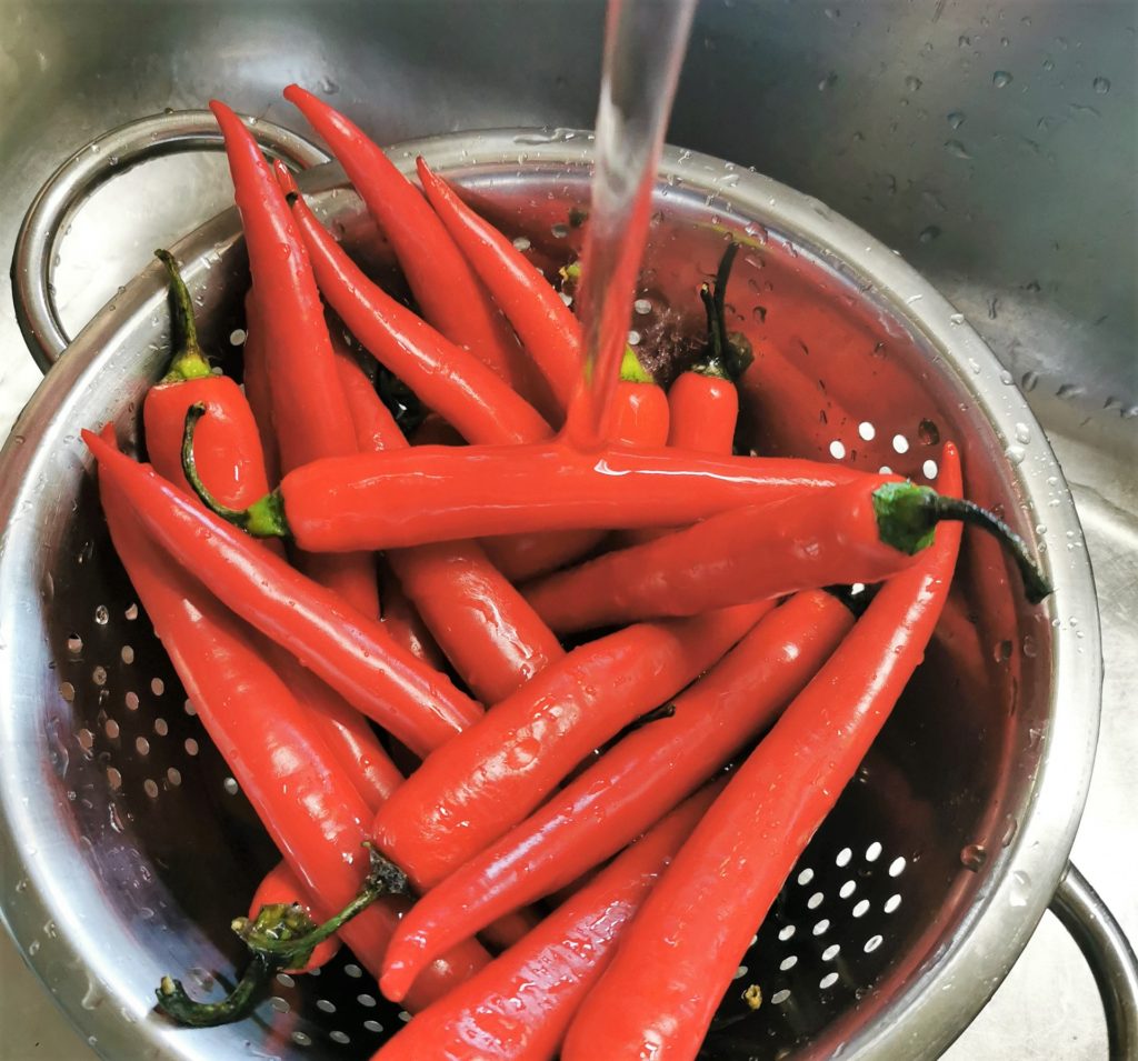 Rinsing chilies